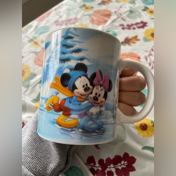❤️4 for $25❤️‎ Disney Mickey Mouse and friends Christmas mug - Picture 1 of 3
